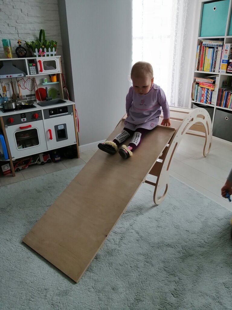 Koka šūpuļkrēsls ar slidkalniņu Montessori BZ120 cena un informācija | Attīstošās rotaļlietas | 220.lv
