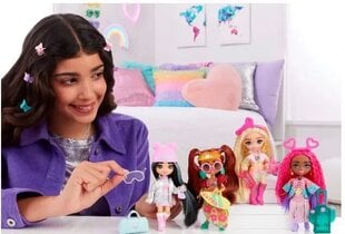 Описание
Куклы Barbie Extra Fly путешествуют стильно и смело подходят для разных туристических направлений! Каждая переносная 5,5-дюймовая кукла Barbie Extra Minis имеет свой неповторимый внешний вид и идеально подходит для отдыха на снегу, в пустыне, на сафари или на пляже. Аксессуары, оформленные в стиле «Дестинаций», побуждают детей увлекаться модными играми и рассказывать истории, а подставки для кукол — эффектные дисплеи Barbie Extra Minis! Каждая из них продается отдельно, в зависимости от наличия. Куклы Барби не могут стоять в одиночку. Цвета и украшения могут отличаться. Эти маленькие куклы высотой 5,5 дюйма готовы к выходу в модную моду и с дополнительным стилем! Каждая кукла поставляется с аксессуарами в стиле туристических направлений, которые станут ярким акцентом. Эта кукла Barbie Extra Minis отправится на пляж! Она готова повеселиться на солнце со своими длинными розовыми косичками, купальником с тропическим принтом и длинным саронгом. Она завершает свой образ сумкой в форме доски для серфинга, дополнительным козырьком, солнцезащитными очками в виде ракушек, серьгами из пальмовых листьев и сандалиями с ремешками. С прилагаемой подставкой для кукол и возможностью размещения на локтях и коленях, эта маленькая кукла идеально подходит для модной игры или Barbie Extra Minis Display.Bars Куклы Bie Extra Minis обладают очень милыми аксессуарами и стилем EXTRA FLY, что делает их отличным подарком для детей, которые любят моду и путешествия!
Номер детали
HPB18
Бренд Барби Экстра
Серия «Барби»
Минимальный возраст 3 года
Пол Девочки
Продукт с батарейным питанием нет
Батареи в комплекте
Питание Не применимо
Высота 14 см цена и информация | Игрушки для девочек | 220.lv