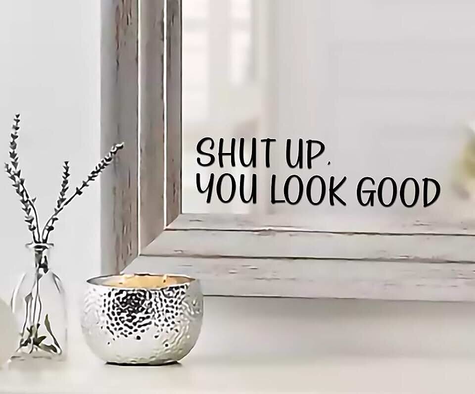 Spoguļa uzlīme "SHUT UP YOU LOOK GOOD", Iedvesmojoša, melna un spīdīga vinila sienas uzlīme 22x7 cm cena un informācija | Dekoratīvās uzlīmes | 220.lv
