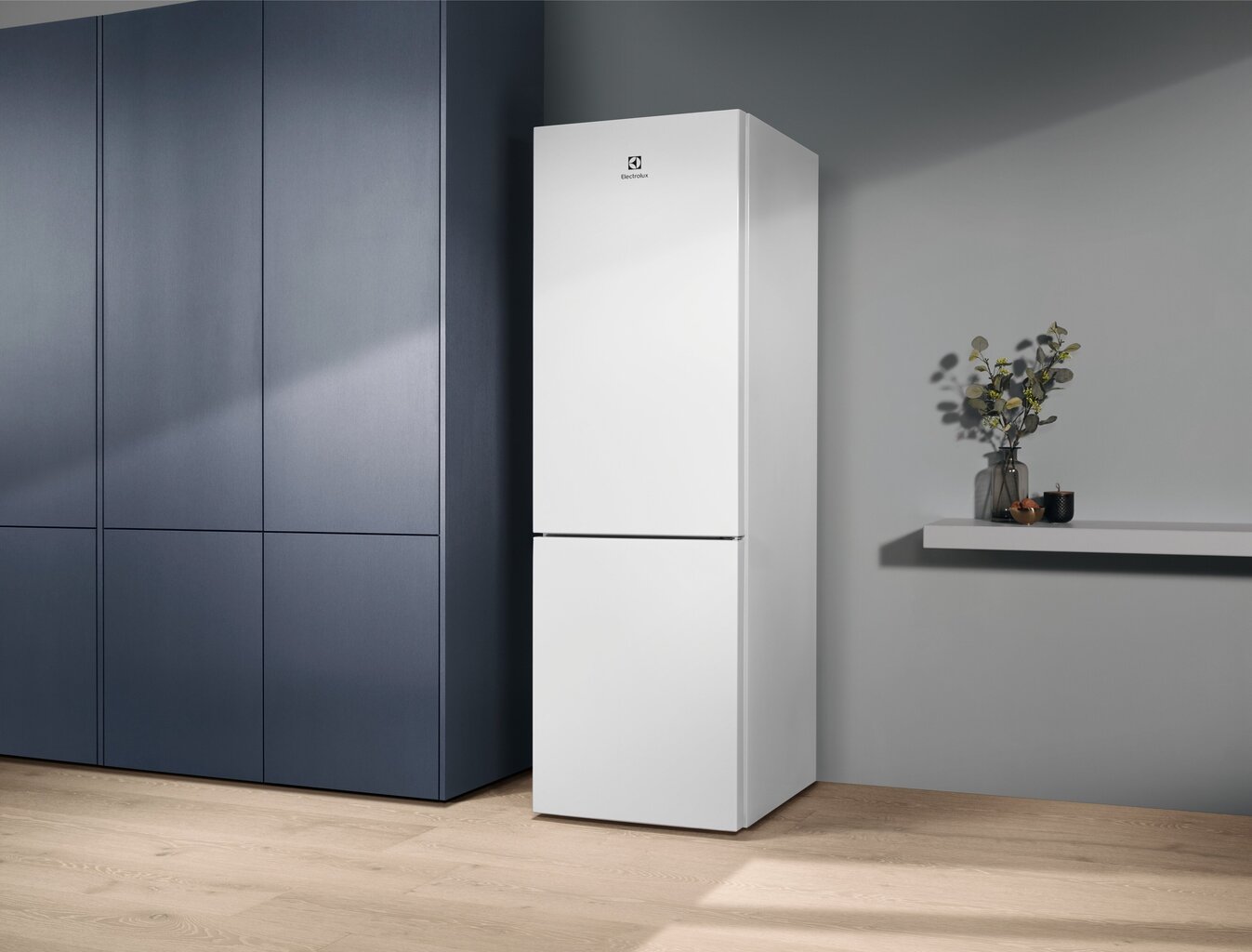 Electrolux LNC7ME32W4 600 cena un informācija | Ledusskapji | 220.lv