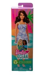 Описание
Коллекция Barbie Loves the Ocean, изготовленная из переработанного пластика*, продолжает радовать вас свежими летними образами. Новейшие куклы этой линии, изготовленные из тканей и аксессуаров из переработанных материалов, носят сарафаны в тропическом стиле, которые вдохновляют на любые развлечения на солнце! Сами куклы Барби тоже сделаны из пластика, обращенного к океану! Каждая из них продается отдельно, в зависимости от наличия. Куклы не могут стоять в одиночку. Цвета и украшения могут отличаться. *Пластиковые детали, на 90% состоящие из пластика, поставляются в радиусе 50 км от водных путей в районах, где отсутствуют официальные системы сбора отходов. Голова куклы исключена. В коллекции Barbie Loves the Ocean представлены разнообразные куклы, ткани и аксессуары, изготовленные из переработанных материалов и пластика, обитающего в океане. *Кукла Барби отличается оригинальной формой тела и волнистыми волосами брюнетки. Она готова к лету в синем цветочном сарафане с рюшами на лифе! От прогулок по набережной до барбекю на заднем дворе — ее свежий и универсальный образ может вдохновить детей придумывать самые разные летние истории! Кукла Барби носит золотые серьги-кольца и белые сандалии из пластика, переходящего в океан! Эта экологичная кукла поставляется в полностью закрытой упаковке, сертифицированной FSC, что позволяет сократить количество пластиковых отходов. Барби любит океан не только дает детям возможность играть на солнце, но и пробуждать любовь к защите планеты и океанов с раннего возраста!
Номер детали
HLP94
Бренд Барби любит океан
Серия «Барби»
Минимальный возраст 3 года
Пол Девочки
Материал пластиковый
Изделие с батарейным питанием нет
Батареи в комплекте
Питание Не применимо цена и информация | Игрушки для девочек | 220.lv