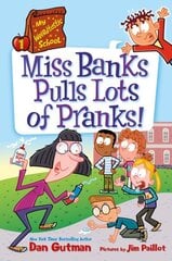 My Weirdtastic School #1: Miss Banks Pulls Lots of Pranks! cena un informācija | Grāmatas pusaudžiem un jauniešiem | 220.lv