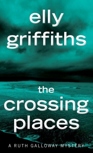 Crossing Places: The First Ruth Galloway Mystery цена и информация | Fantāzija, fantastikas grāmatas | 220.lv