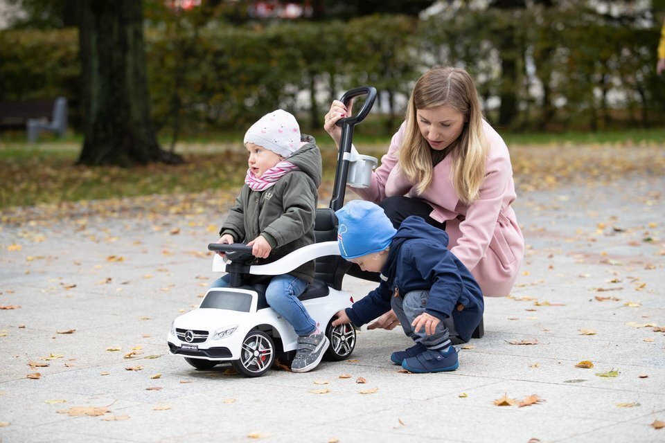 Stumjamā mašīna Mercedes C63, sarkans cena un informācija | Rotaļlietas zīdaiņiem | 220.lv