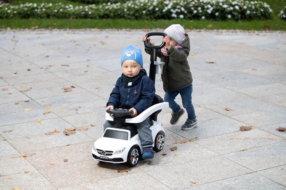 Stumjamā mašīna Mercedes C63, sarkans cena un informācija | Rotaļlietas zīdaiņiem | 220.lv