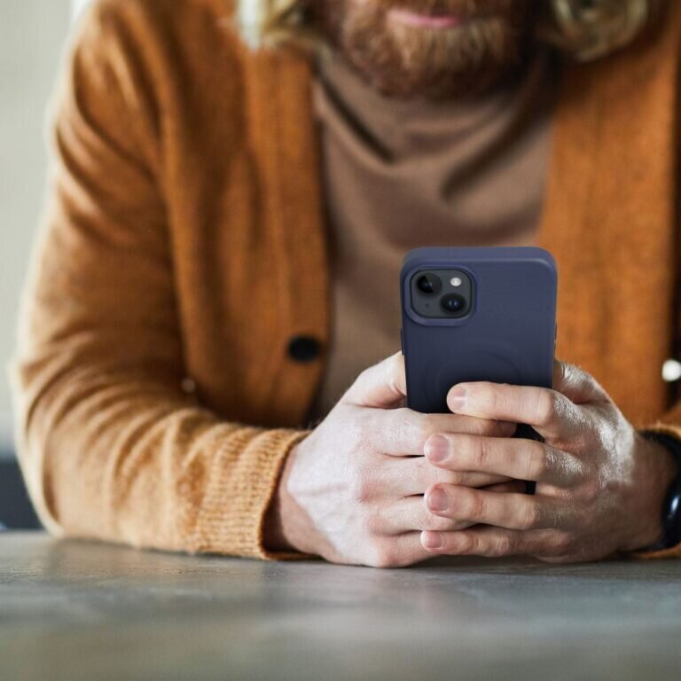 Roar Ādas MagSafe futrālis priekš iPhone 15 (6,1″) Tumši zils cena un informācija | Telefonu vāciņi, maciņi | 220.lv