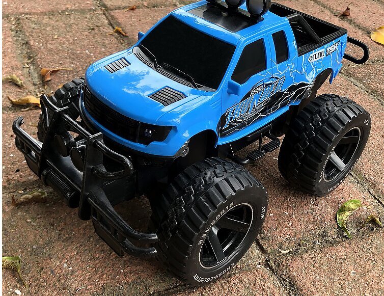 Ar tālvadības pulti vadāms apvidus automobilis Raptor, zils cena un informācija | Rotaļlietas zēniem | 220.lv