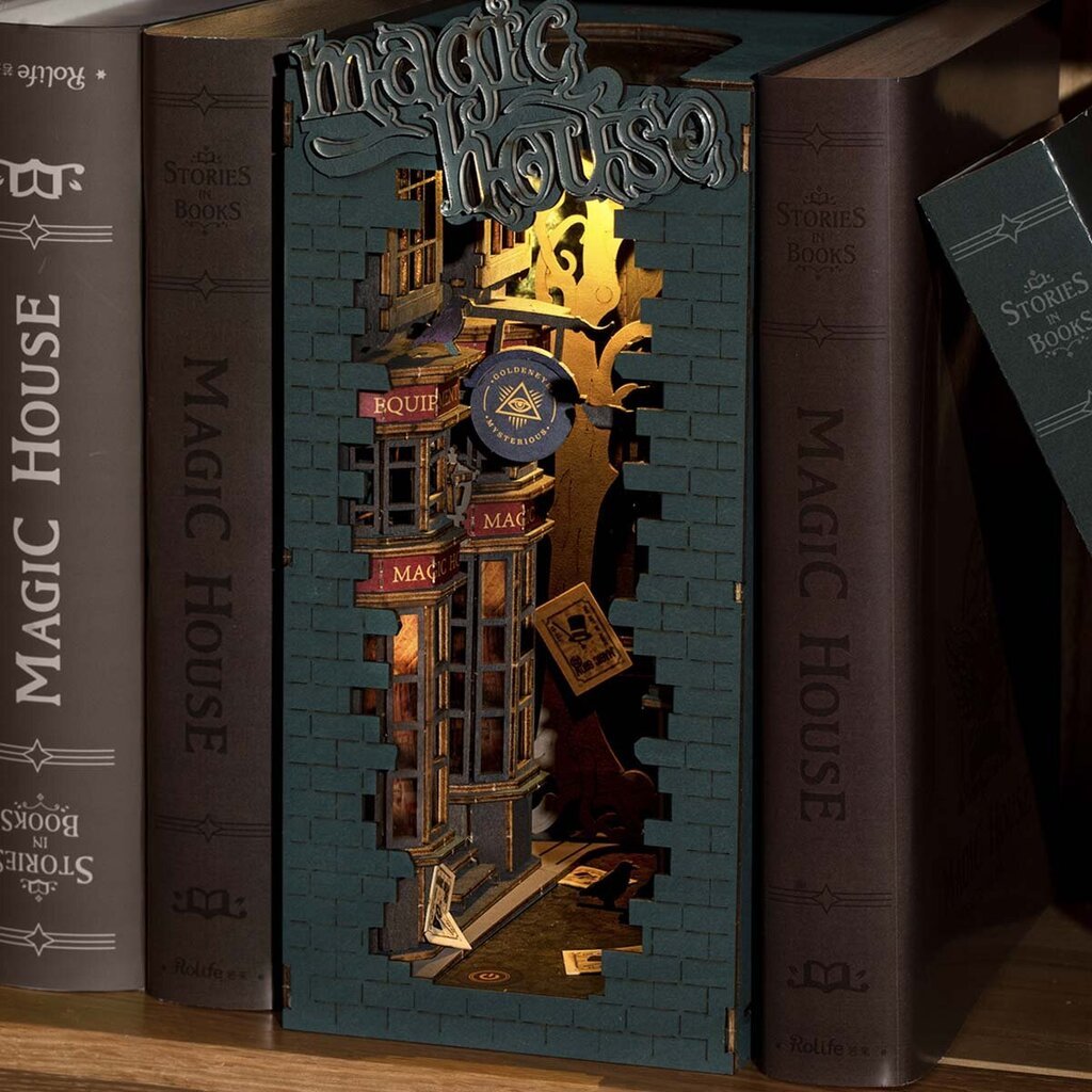 Saliekamā koka miniatūra TM Varvikas - Magic House Book Nook Kit RDS005e цена и информация | Konstruktori | 220.lv