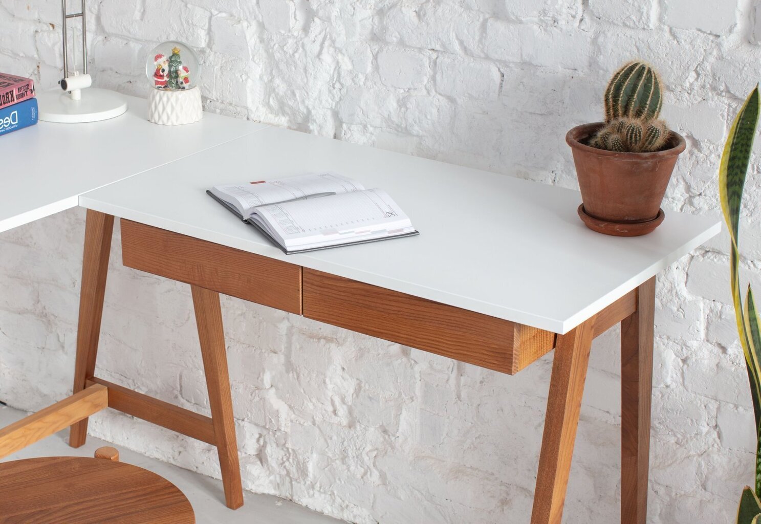 Stūra galds Luka kreisā puse, 135x85 cm, balts цена и информация | Datorgaldi, rakstāmgaldi, biroja galdi | 220.lv