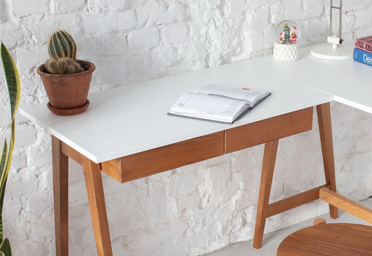 Stūra galds Luka labā puse, 135x85 cm, balts cena un informācija | Datorgaldi, rakstāmgaldi, biroja galdi | 220.lv