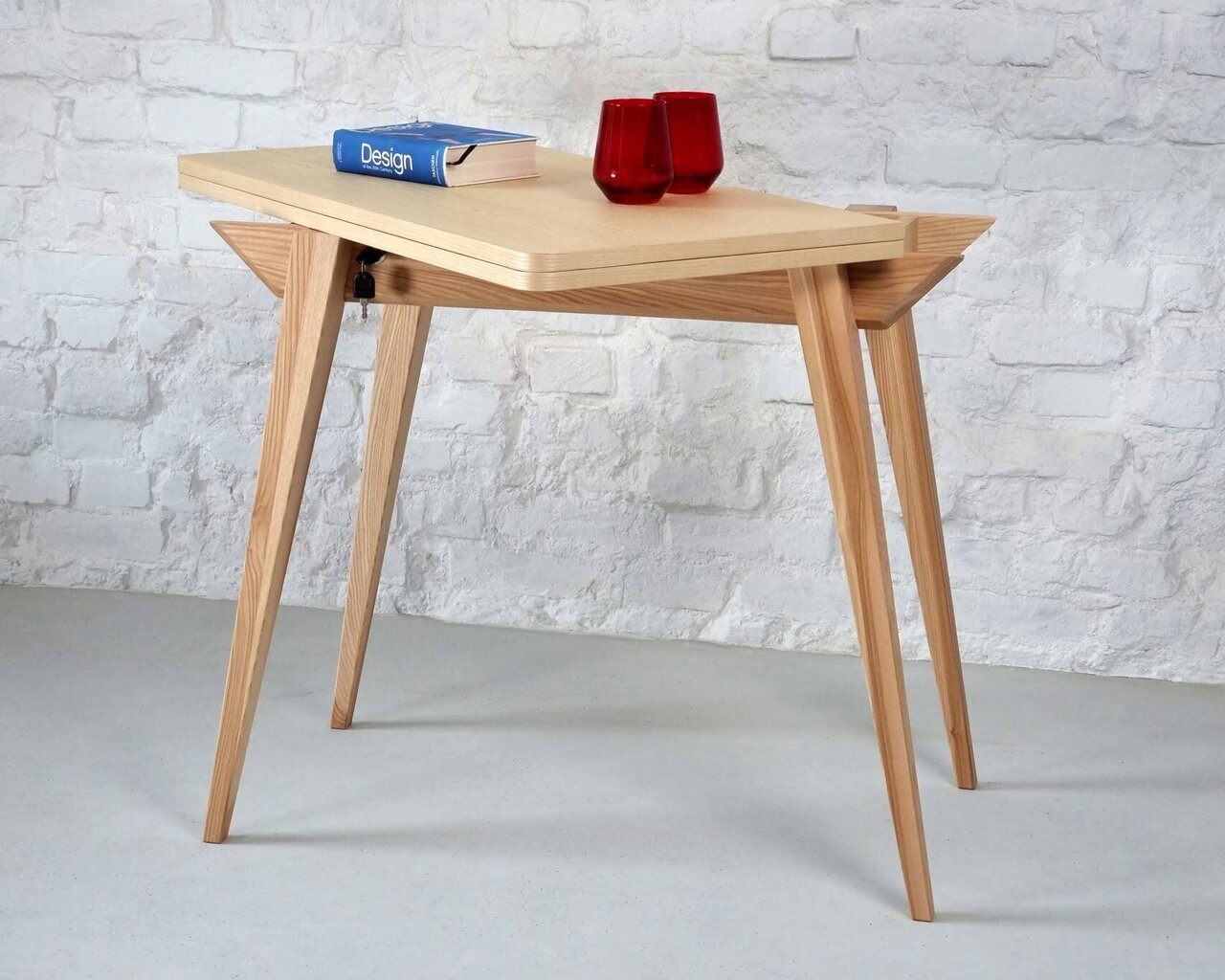 Konsoles galds Envelope, 65x45 cm, brūns cena un informācija | Konsoles galdiņi | 220.lv