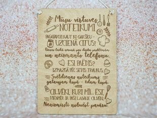 Деревянная декоративная доска с гравировкой «Mūsu virtuves noteikumi» цена и информация | Другие оригинальные подарки | 220.lv
