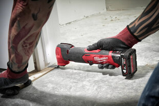 Аккумуляторный многофункциональный инструмент Milwaukee M12 BMT-0 4933472238 цена и информация | Шлифовальные машины | 220.lv