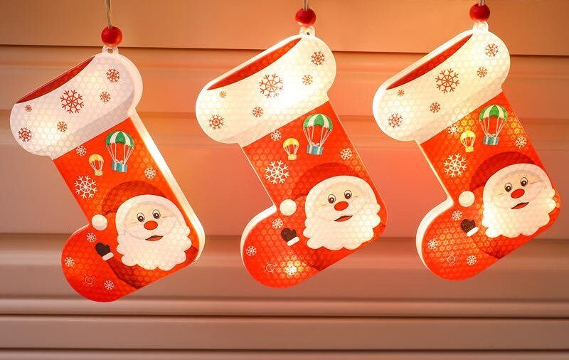 Ziemassvētku lampiņas ar 5 zābaku rotājumiem un 5 zvaigznēm, 3m, 90 LED, LIVMAN XY-012 цена и информация | Ziemassvētku lampiņas, LED virtenes | 220.lv