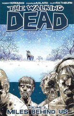 Walking Dead Volume 2: Miles Behind Us: Miles Behind Us illustrated edition, v. 2, Miles Behind Us cena un informācija | Fantāzija, fantastikas grāmatas | 220.lv