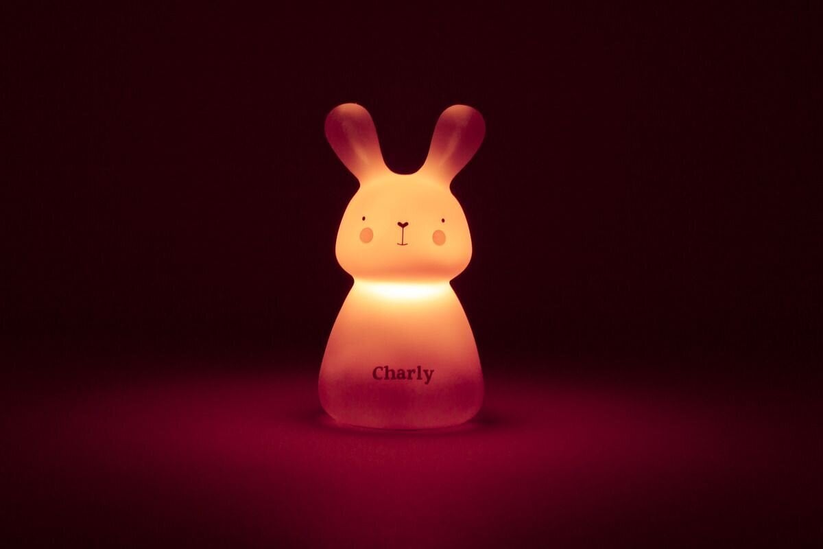 Olala LED gultasvieta lampa - Čārlija zaķis, rozā cena un informācija | Lampas bērnu istabai | 220.lv