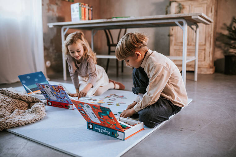 Magnētiskā puzle Kostīmi Meitenes Magnetibook Janod cena un informācija | Attīstošās rotaļlietas | 220.lv