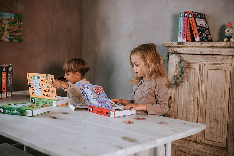 Magnētiskā puzle Kostīmi Meitenes Magnetibook Janod cena un informācija | Attīstošās rotaļlietas | 220.lv