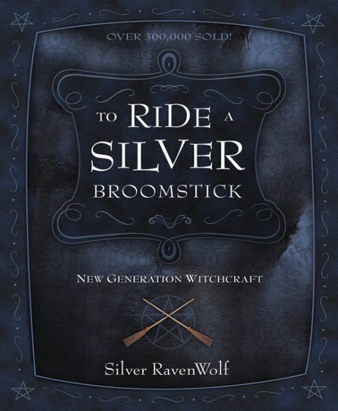 To Ride a Silver Broomstick: New Generation Witchcraft New edition цена и информация | Pašpalīdzības grāmatas | 220.lv