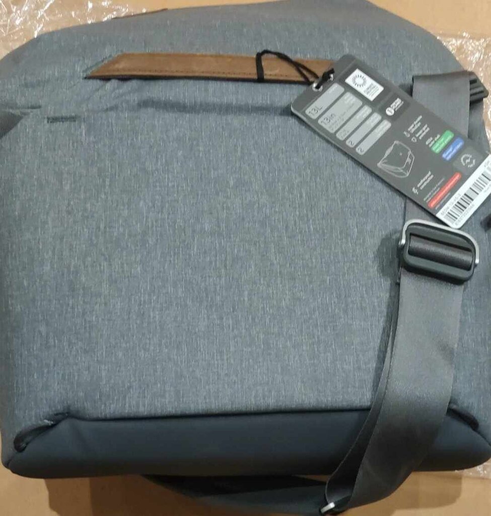 Prece ar bojājumu. Peak Design pleca soma Everyday Messenger V2 13L, pelnu pelēka (Ash) cena un informācija | Preces ar bojājumiem | 220.lv