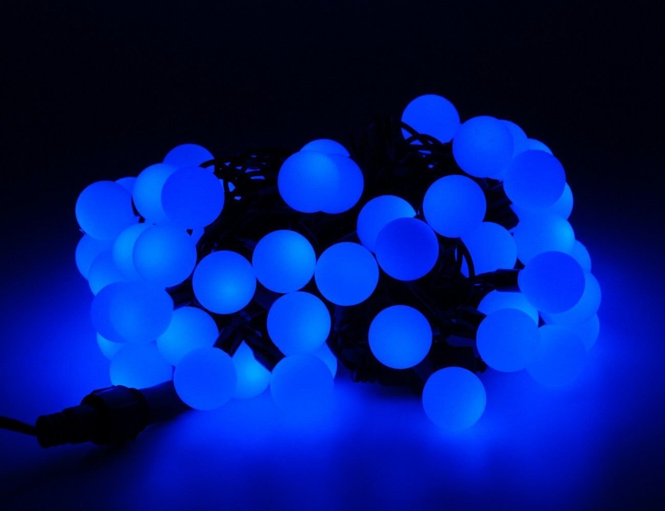 Ziemassvētku vītne Berimax RGB 100 LED burbuļi, balts/zils cena un informācija | Ziemassvētku lampiņas, LED virtenes | 220.lv