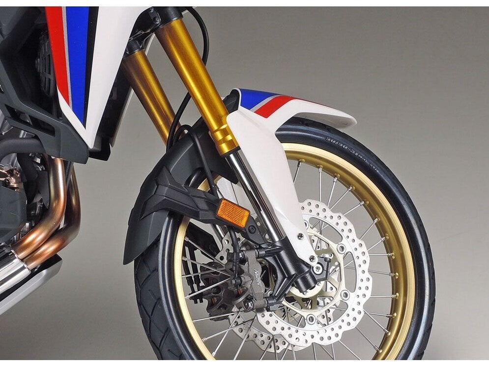 Konstruktors Tamiya - HONDA CRF 1000L Africa Twin Enduro, 1/6, 16042 цена и информация | Konstruktori | 220.lv