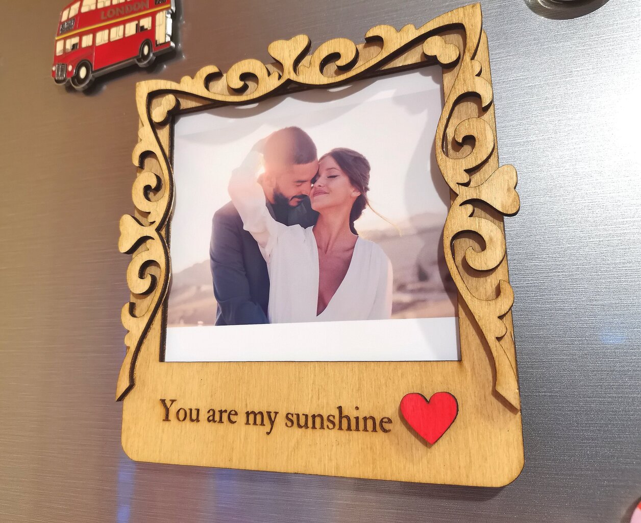 Koka foto rāmja magnēts ar gravējumu You Are My Sunshine, 12 cm, 1 gab. cena un informācija | Citas oriģinālas dāvanas | 220.lv