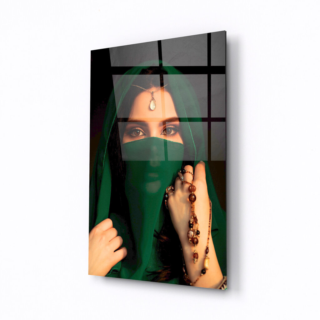 Rūdīta stikla glezna - meitene lakatā cena un informācija | Gleznas | 220.lv
