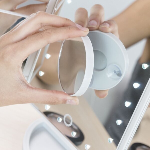 Palielinošais spogulis ar LED cena un informācija | Kosmētikas somas, spoguļi | 220.lv