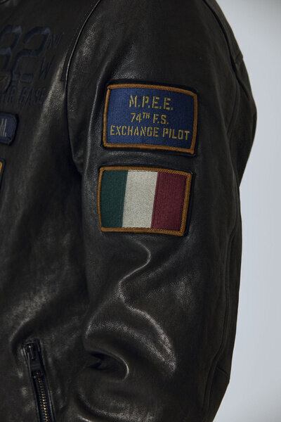 Ādas jaka vīriešiem Aeronautica Militare, melna cena un informācija | Vīriešu virsjakas | 220.lv