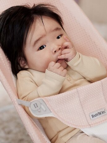 Šūpuļkrēsls Babybjörn Balance soft mesh, 005142, pearly pink/white цена и информация | Bērnu šūpuļkrēsliņi | 220.lv