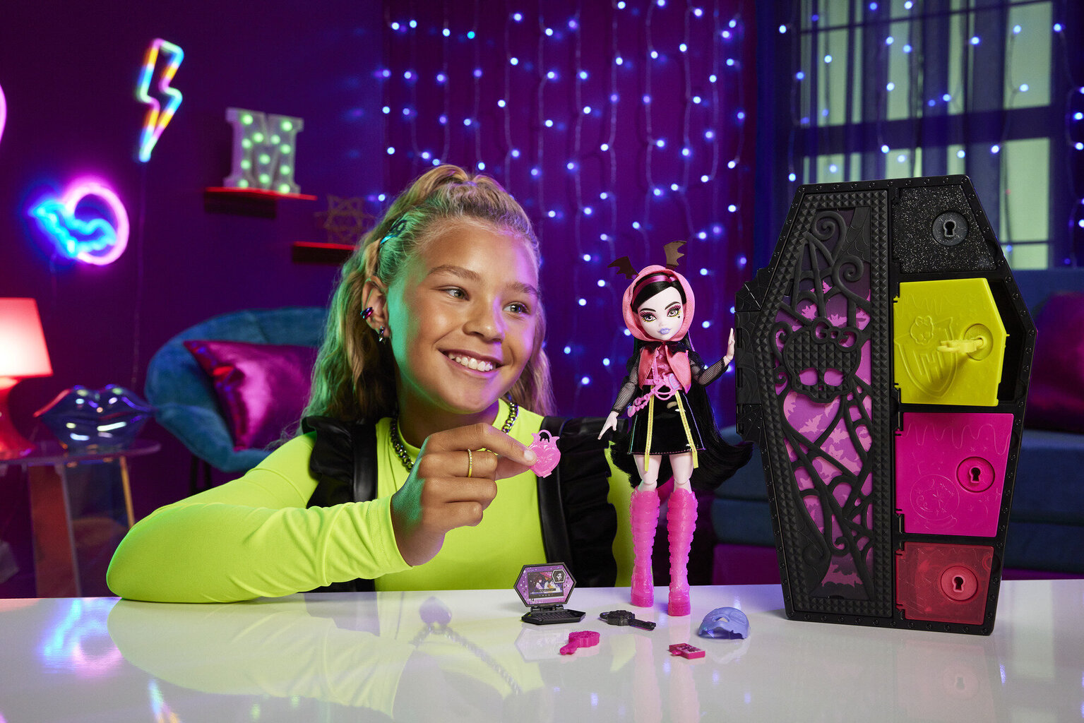 Lelle ar pārsteigumiem Monster High Skulltimates, Draculaura cena un informācija | Rotaļlietas meitenēm | 220.lv