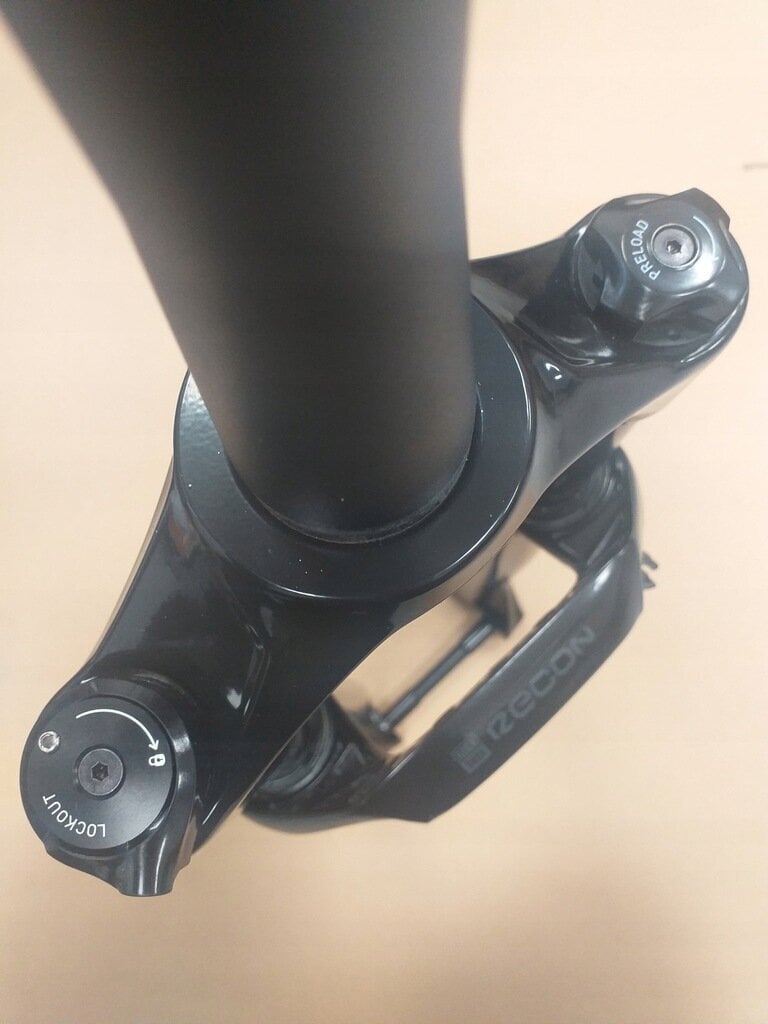 Amortizators Rock Shox Recon 29" 100 mm 15x110 cena un informācija | Citas velosipēdu rezerves daļas | 220.lv