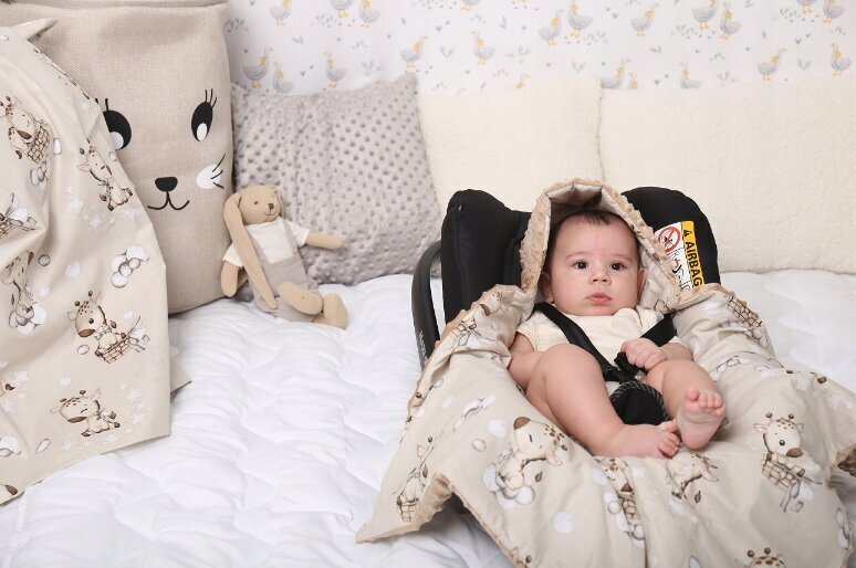 Babymam sega ar kapuci autokrēsliņam, 80x80 cm cena un informācija | Autokrēsliņu aksesuāri | 220.lv