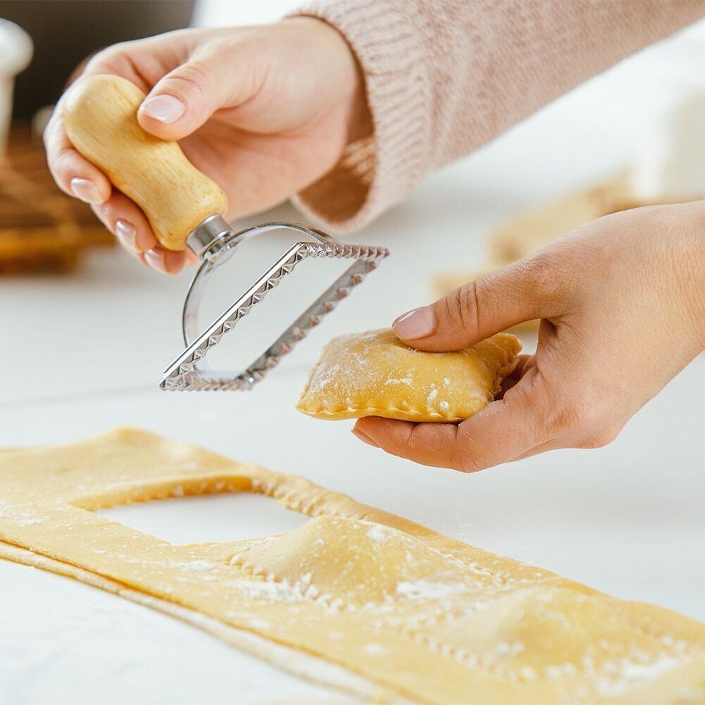 raviolis griezējs 7x7 cm cena un informācija | Virtuves piederumi | 220.lv