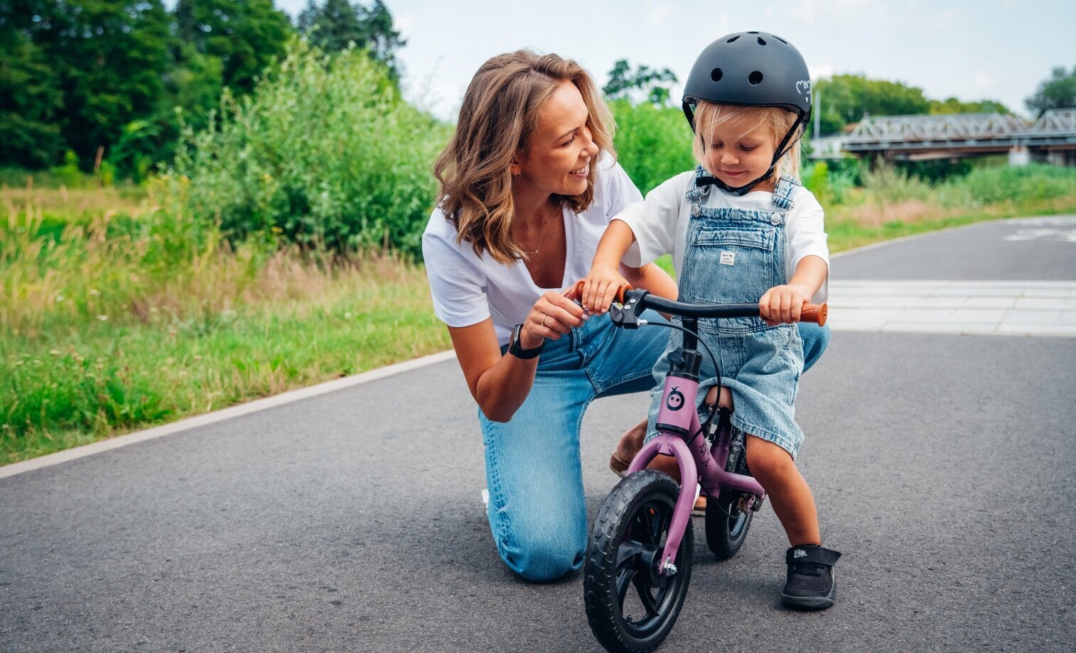 Bērnu aizsargķivere MoMi Mimi, rozā цена и информация | Ķiveres | 220.lv