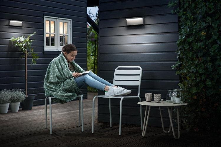 Āra lampa Philips, melna cena un informācija | Āra apgaismojums | 220.lv