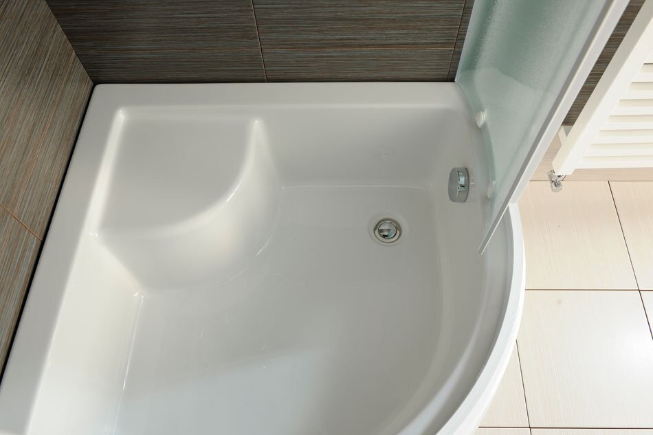 Dušas paliktnis 90x90 cm pusapaļa akrila, uz kājām ar priekšējo paneli, balts cena un informācija | Dušas paliktņi | 220.lv