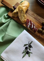 Комплект вафельных полотенец с вышивкой Olives, зеленый/белый цена и информация | Кухонные полотенца, рукавицы, фартуки | 220.lv
