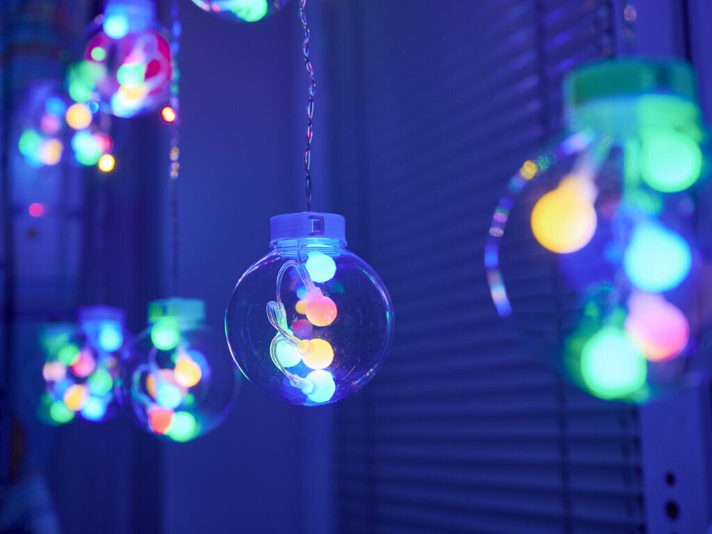Aizkaru spuldzīšu bumbiņas, daudzkrāsainas, 3 m cena un informācija | Ziemassvētku lampiņas, LED virtenes | 220.lv