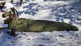 Daudzfunkcionāls pončo-guļammaiss Hideout Thermo, zaļš cena un informācija | Bushmen Tūrisma piederumi | 220.lv