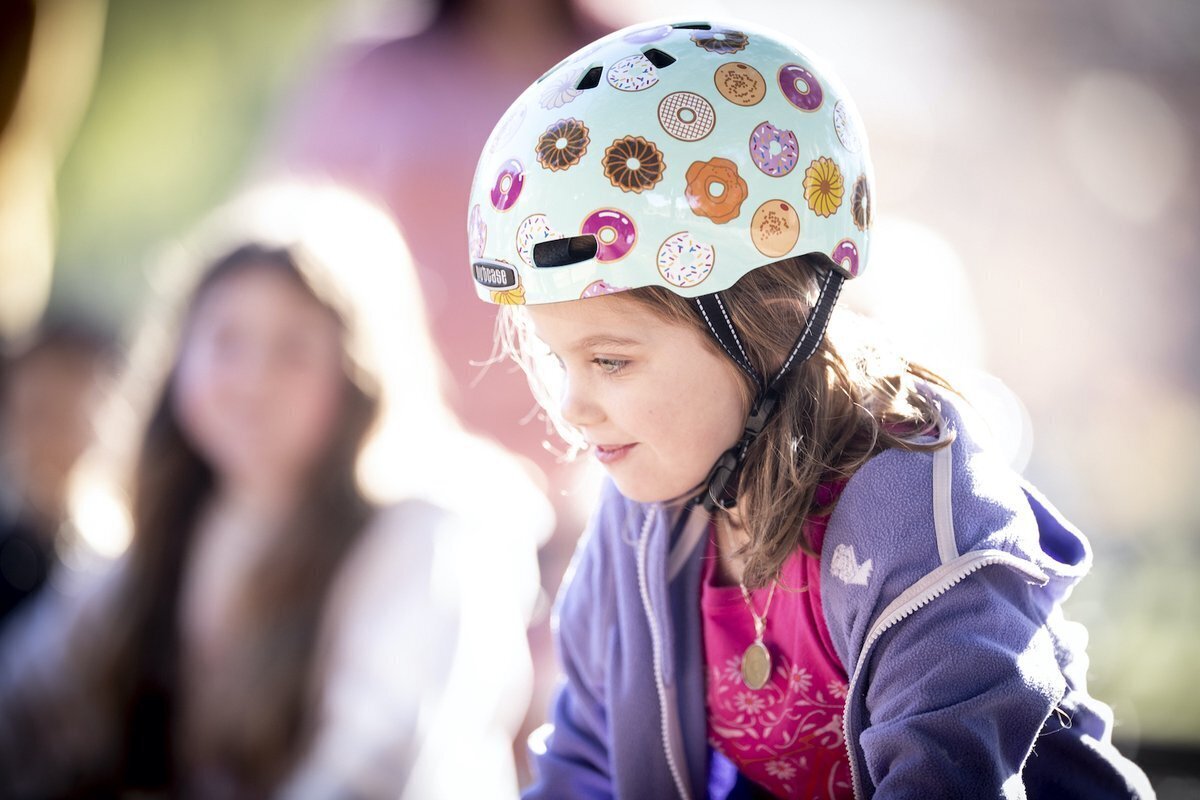 Bērnu riteņbraukšanas ķivere bērniem Nutcase Little Nutty Doh Mips, dažādu krāsu cena un informācija | Ķiveres | 220.lv