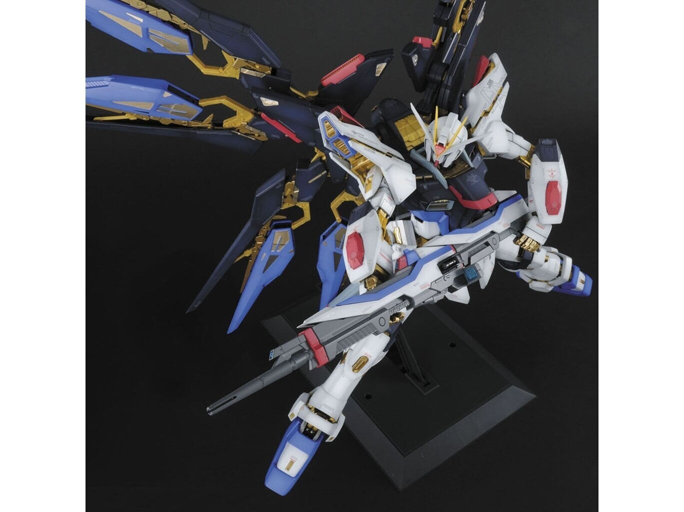 Figūriņa Bandai PG Zgmf-X20A Strike Freedom Gundam, 1/60, 63056 cena un informācija | Konstruktori | 220.lv