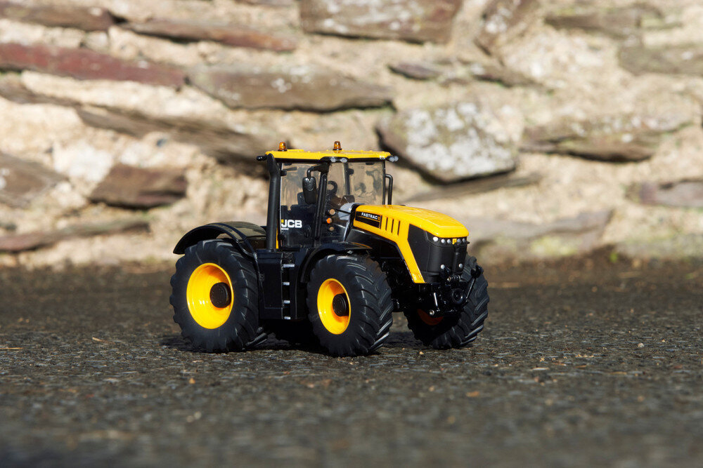 Rotaļu traktors Tomy JCB Fastrac 8330 43206 cena un informācija | Rotaļlietas zēniem | 220.lv