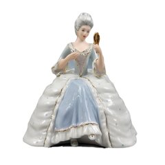 Фарфоровая статуэтка "Сидящая дама в стиле рококо с зеркалом" от Royal Dux Bohemia цена и информация | Детали интерьера | 220.lv