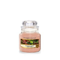 Yankee Candle Aromātiskā svece Classic mazā Tranquil Garden 104 g cena un informācija | Sveces un svečturi | 220.lv