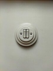 Olde Worlde Button Switch 2 Gang K1-R220Q настенный выключатель Белый , цена и информация | Электрические выключатели, розетки | 220.lv