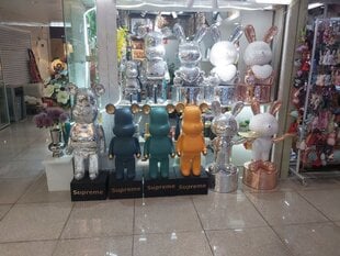 Bearbrick Sorayama lācis Glāzes 135 cm cena un informācija | Interjera priekšmeti | 220.lv