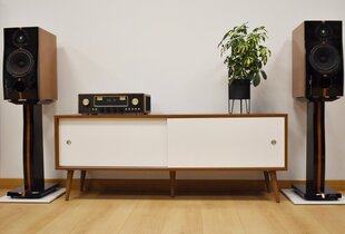 SONOROUS RETRO koka rtv skapis RTRA-140-VIC-WHT platums 140 cm cena un informācija | TV galdiņi | 220.lv