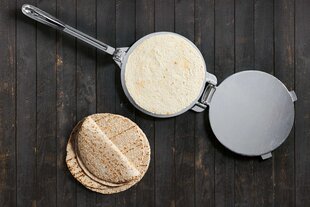 Kulinārijas Rokasgrāmata WOF Meksikāņu Tortilla Pritsne - KitchenCraft cena un informācija | Īpašas ierīces ēdiena pagatavošanai | 220.lv